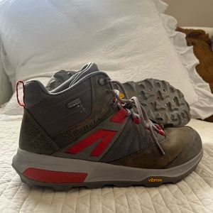 Merrell hiking boot vibran 11.5 waterproof